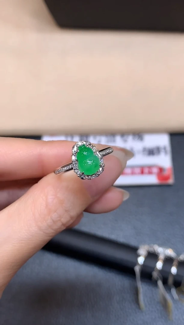 18K金镶嵌戒指翡翠14号【无鉴赏期】葫芦【无服务费