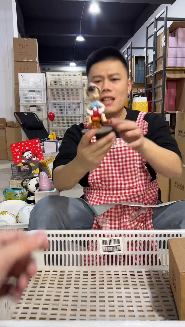 【闪购商品】杯树脂摇头匹诺曹摆件