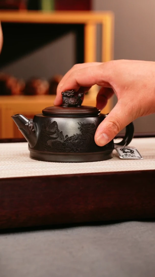 茶壶紫砂古乌泥 龙龟壶 刻绘