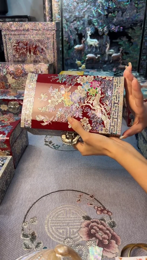 鱼锁绒布底·弘贝雅螺钿漆器文化馆
