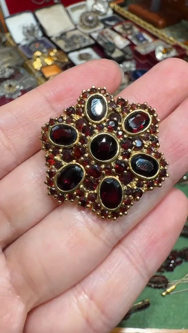 无无大颗老切红石榴，胸针