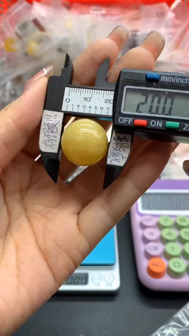未镶嵌琥珀珠宝奇石764