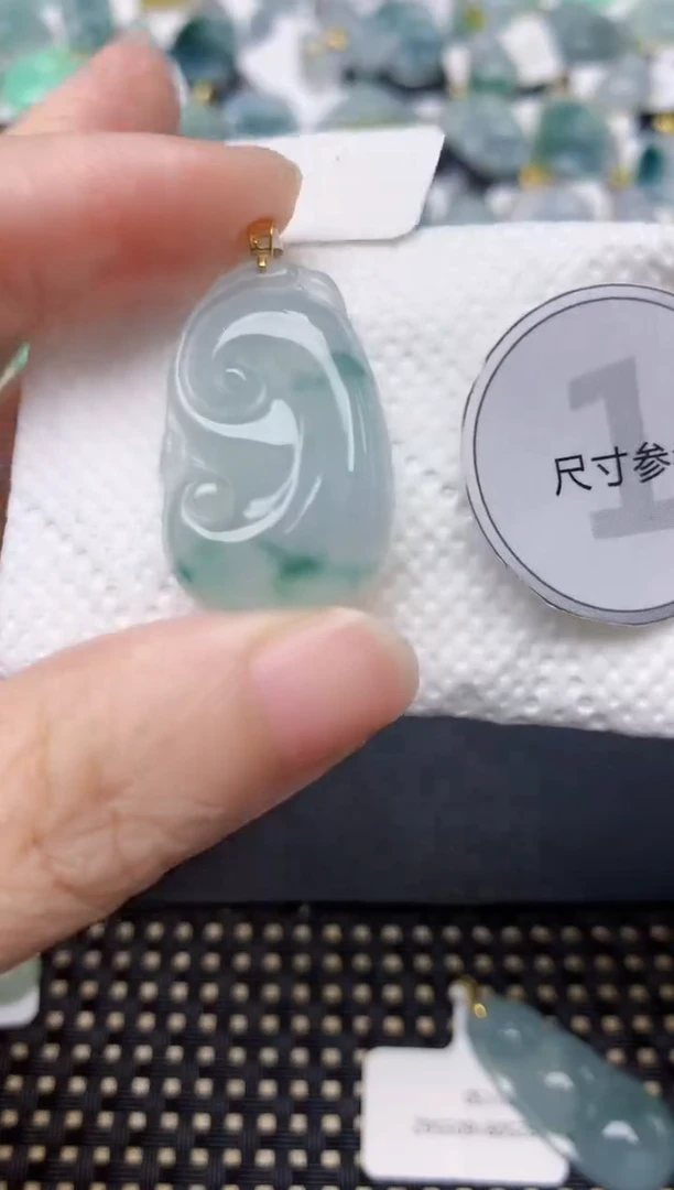 颈饰18K金镶嵌翡翠天然缅甸A货翡翠