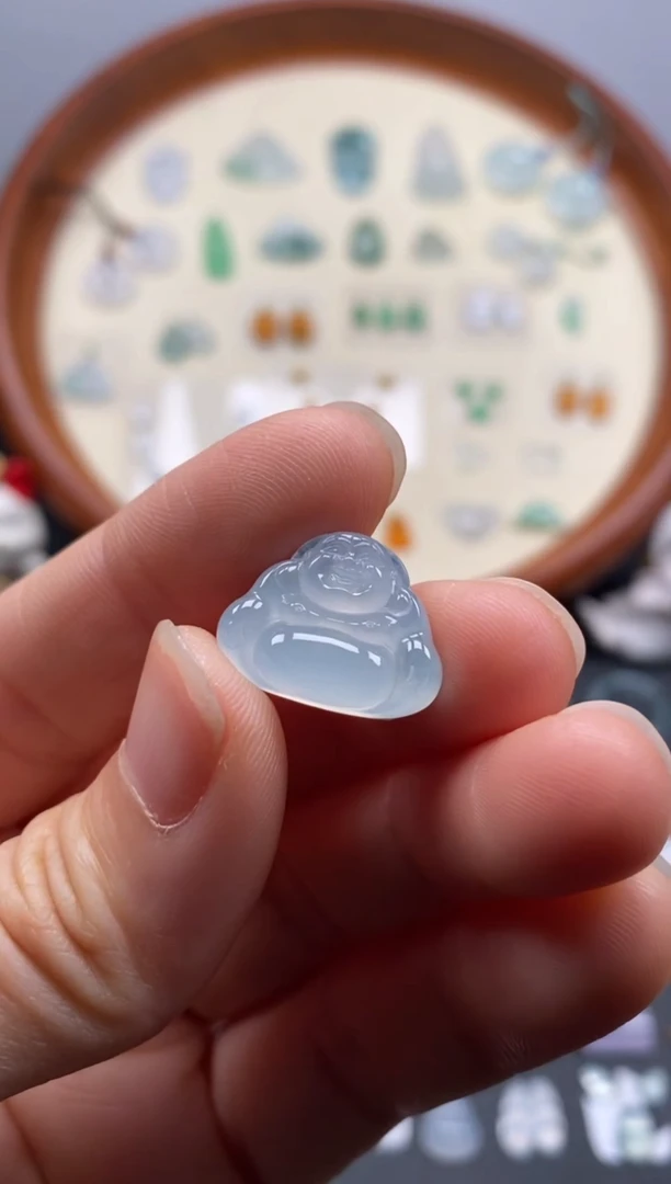 颈饰未镶嵌翡翠高冰佛公/芬