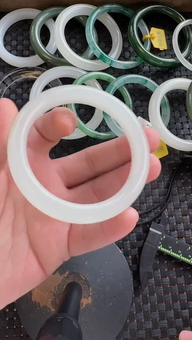 颈饰未镶嵌和田玉圈口58