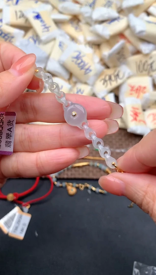 18K金镶嵌挂件翡翠—