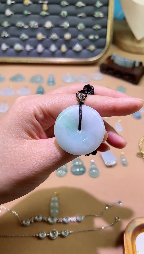 【闪购商品】翡翠颈饰18K金镶嵌平安扣