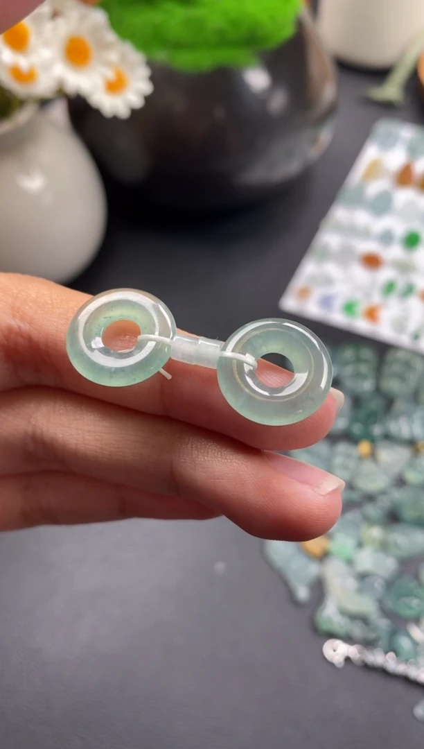 颈饰未镶嵌翡翠冰种甜甜圈一对