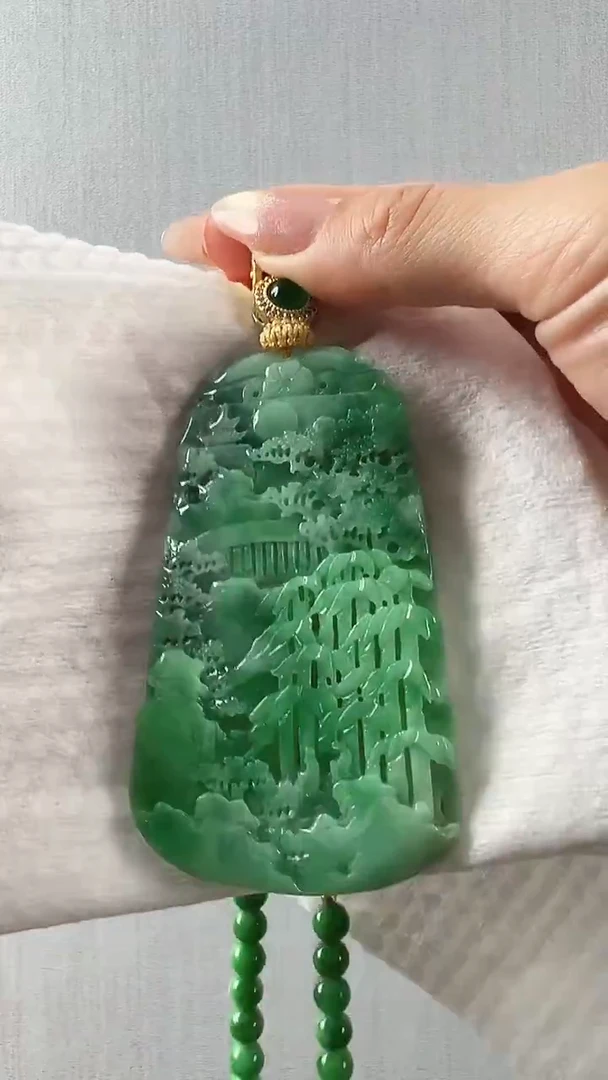 颈饰未镶嵌翡翠山水