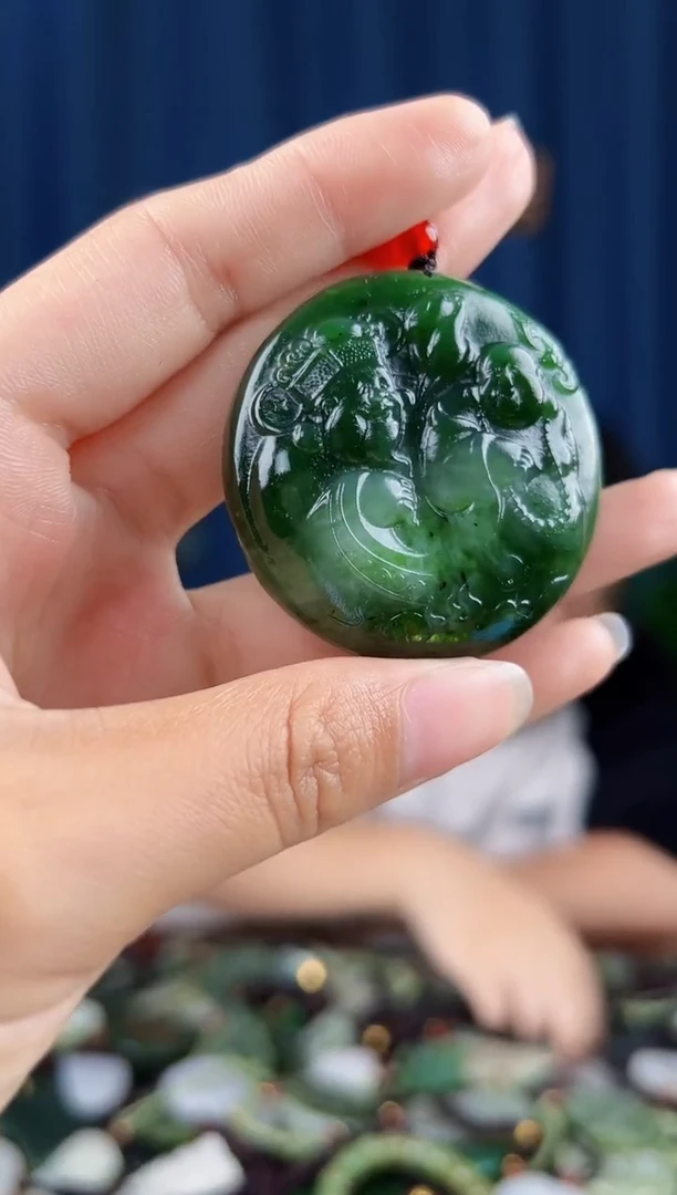 未镶嵌和田玉挂件拍一发一 有瑕疵