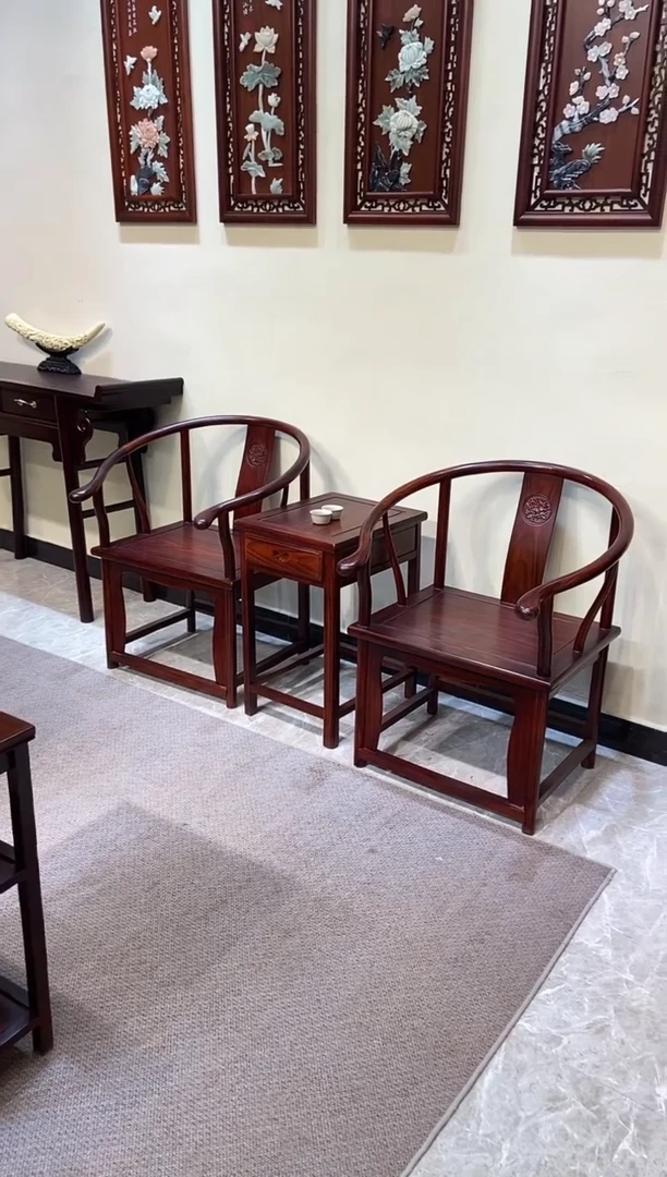 黑酸枝木类成套家具圈椅三件套