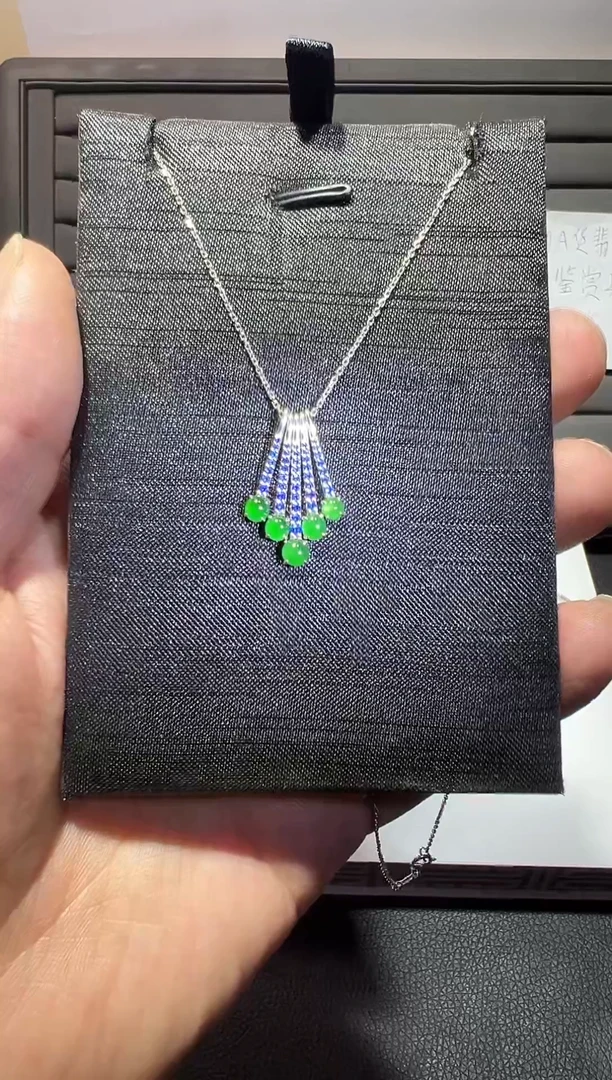 颈饰18K金镶嵌翡翠锁骨链