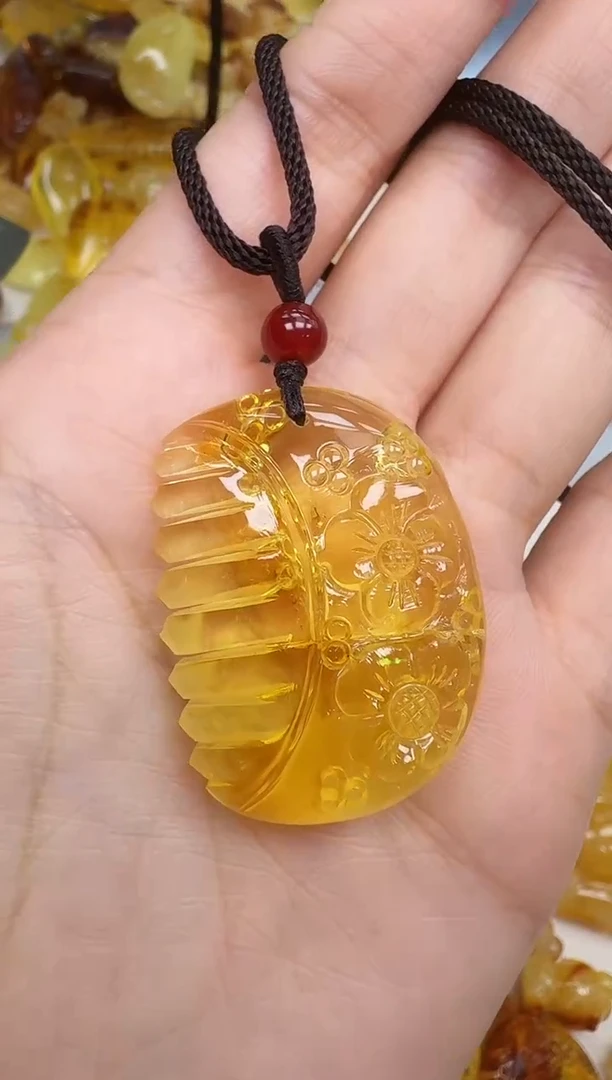未镶嵌琥珀裸石如图微瑕