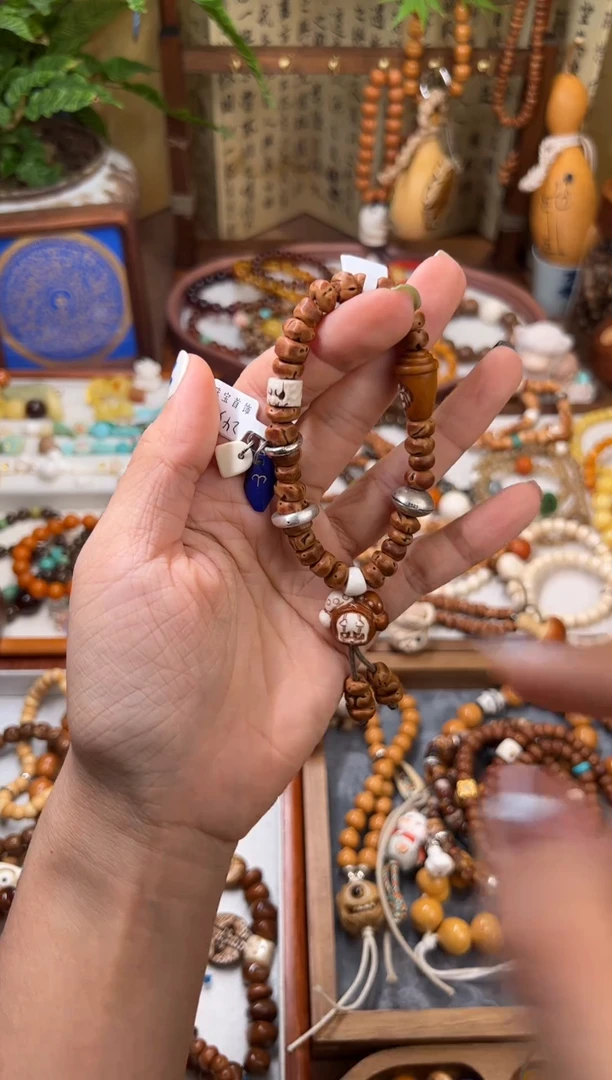 手串桃核寒露蜜单圈手持（小丑）原创设计