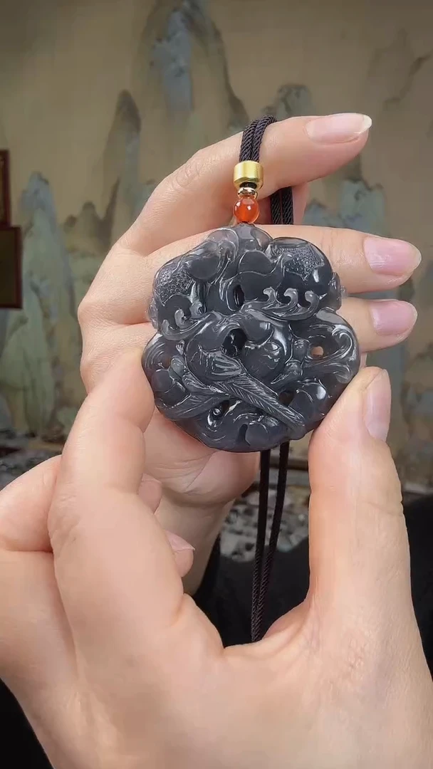 颈饰未镶嵌和田玉.