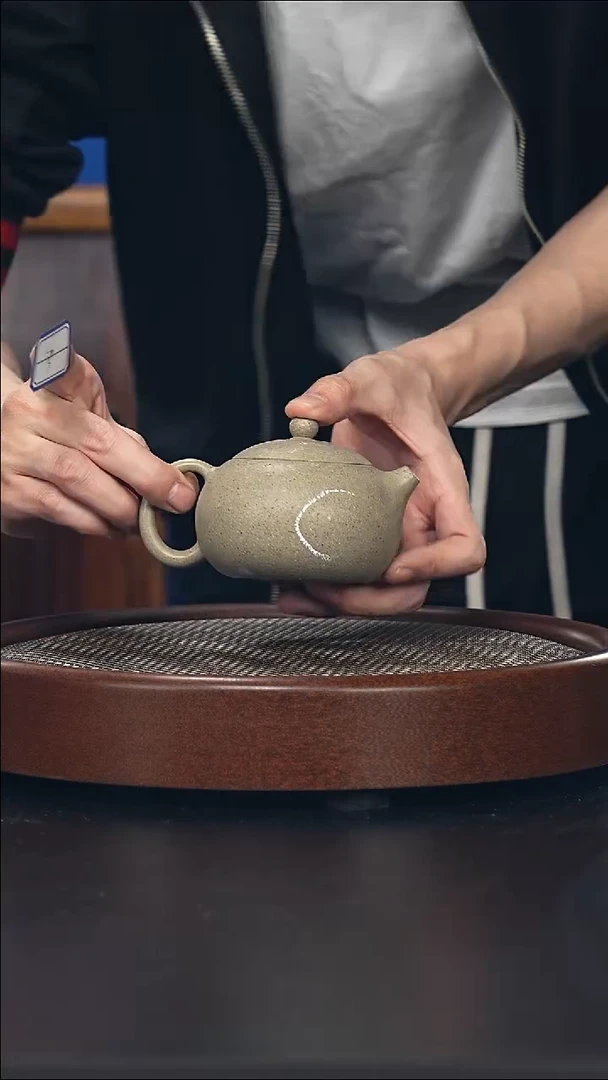 茶壶紫砂大西施-黑段-全手工微微瑕-200cc