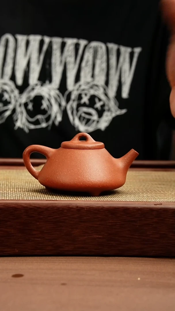 茶壶紫砂红降坡 子冶石瓢 约150cc
