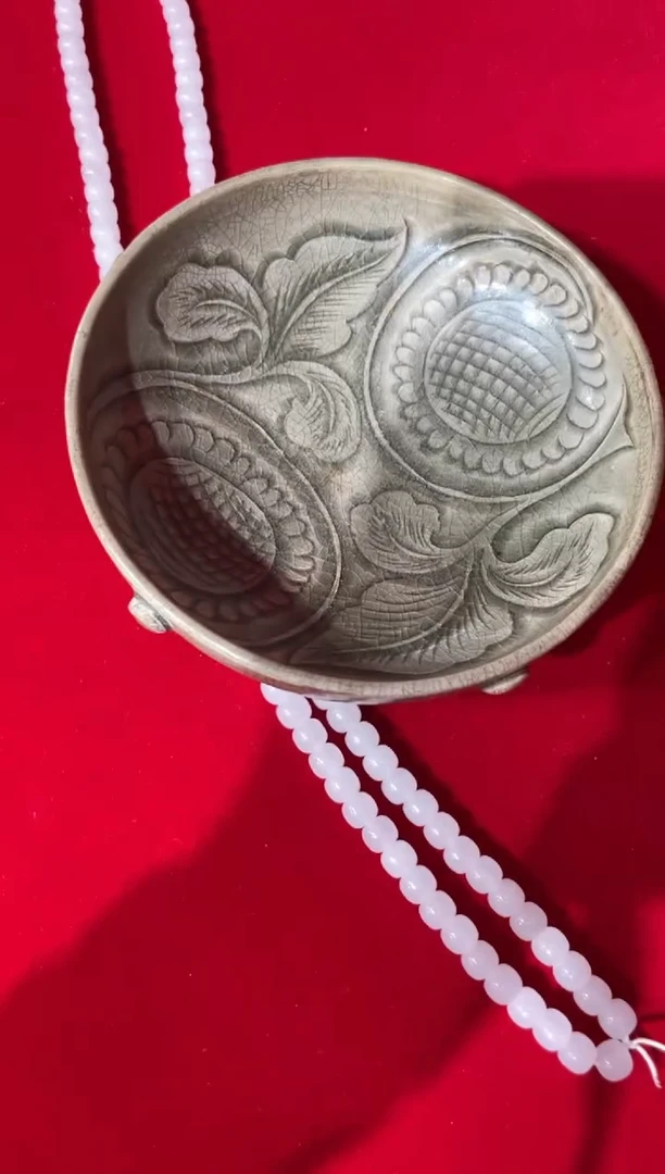 瓷片为**乐手工，手绘，瓷器