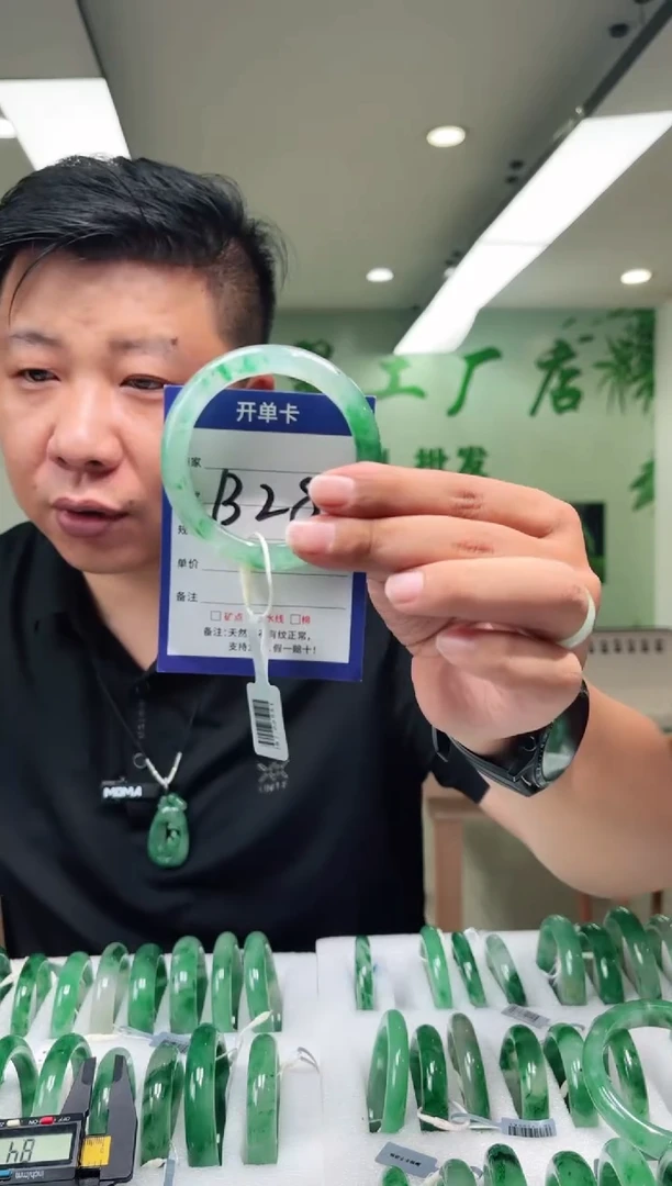 未镶嵌手镯石英质玉55