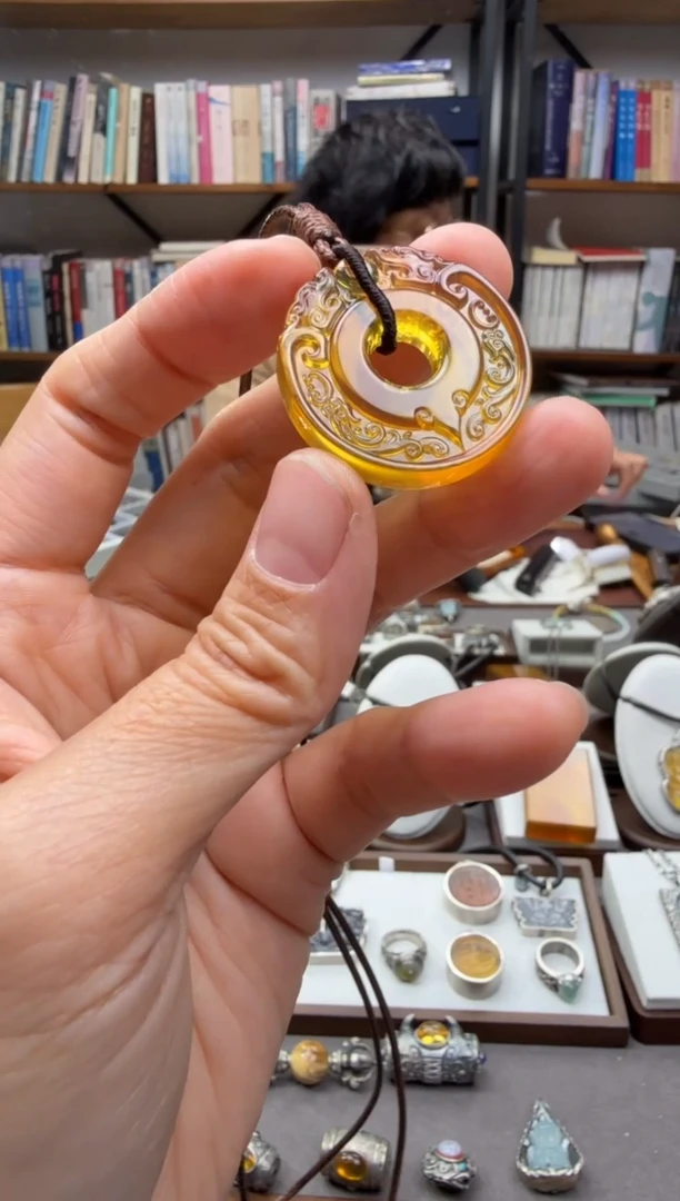 琥珀颈饰未镶嵌双龙护主吊坠