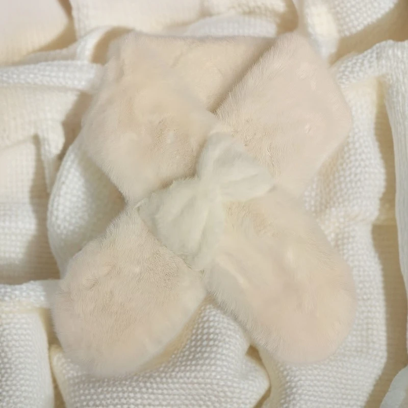 毛绒围巾女冬季仿兔毛加厚款百搭毛茸茸交叉围脖保暖护颈防寒毛领