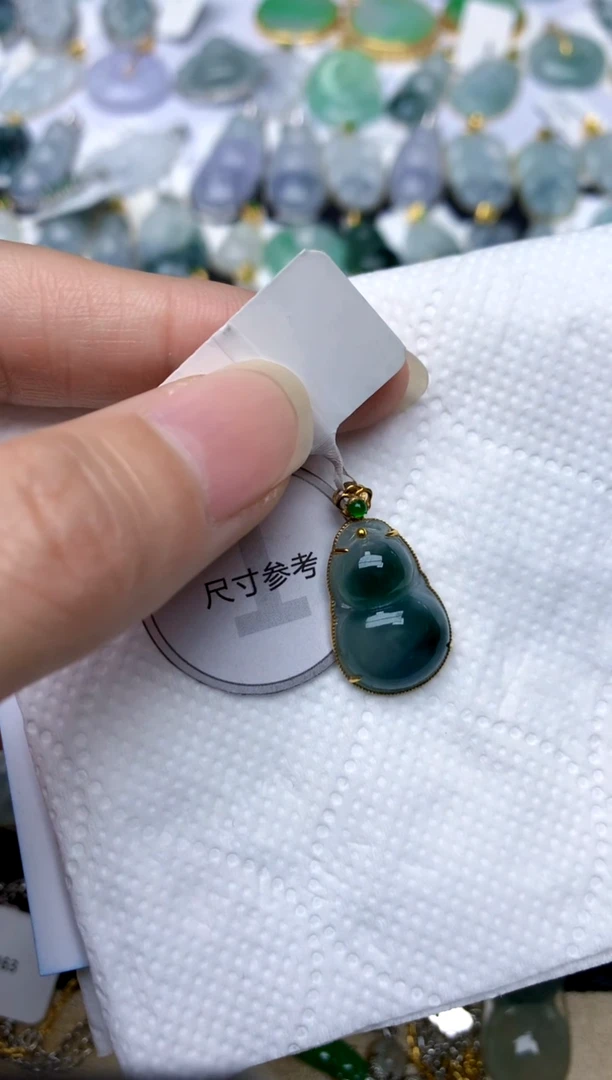 颈饰18K金镶嵌翡翠天然A货翡翠