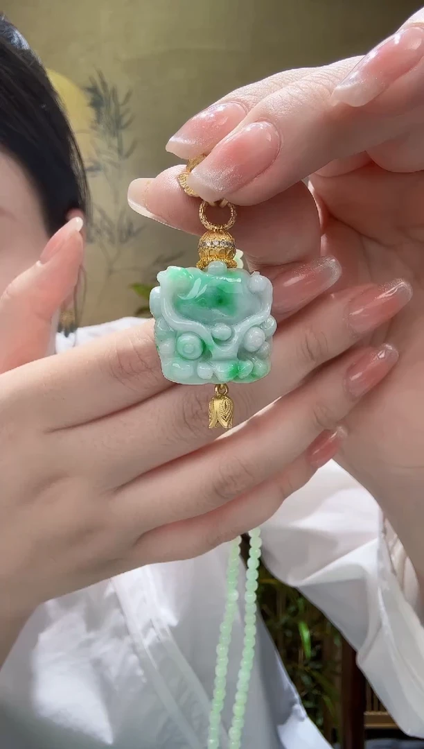 翡翠未镶嵌颈饰吊坠