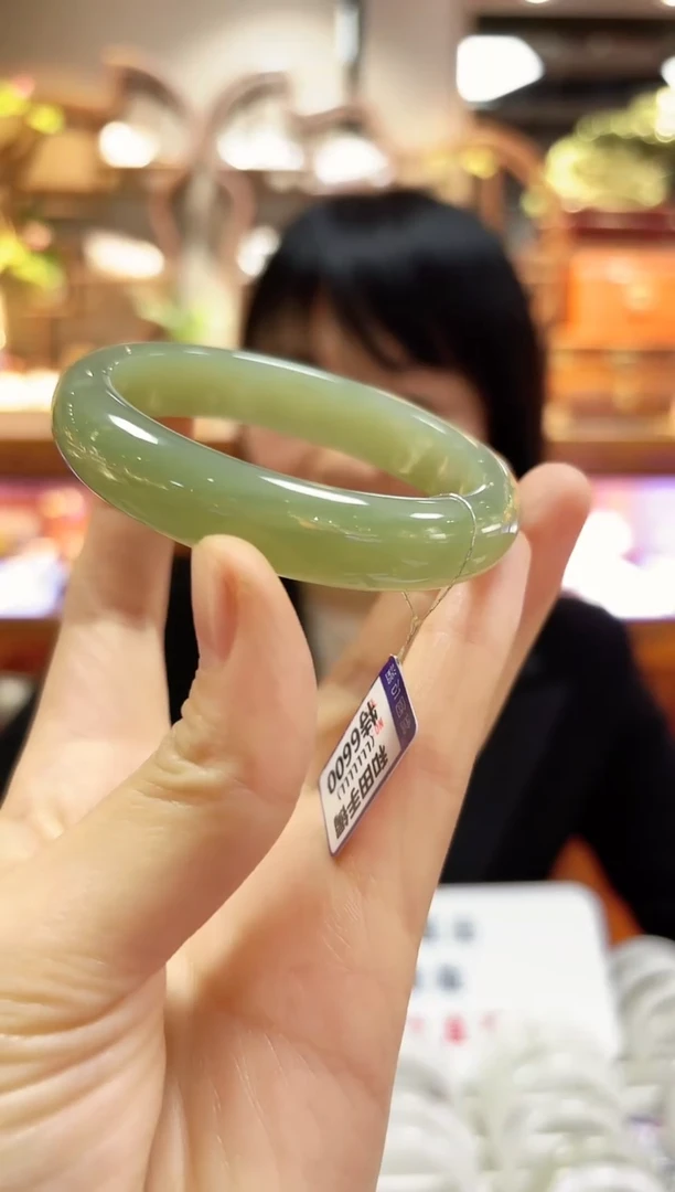 颈饰未镶嵌和田玉手镯54.5