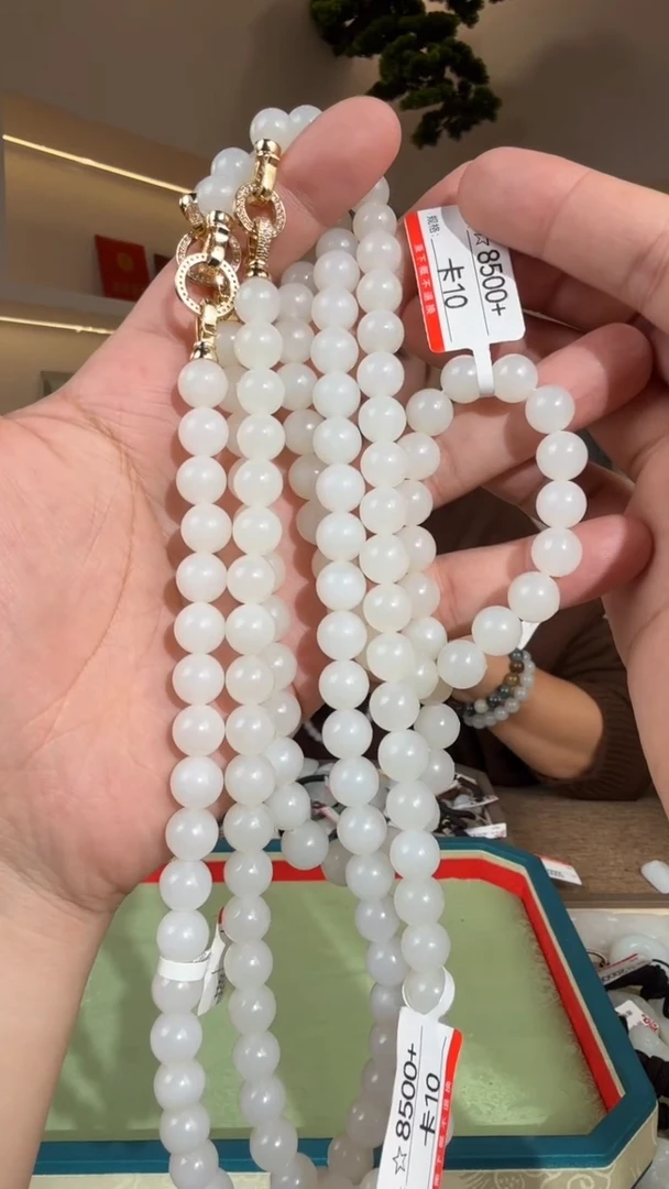 颈饰未镶嵌和田玉10多样性发货发其中一件