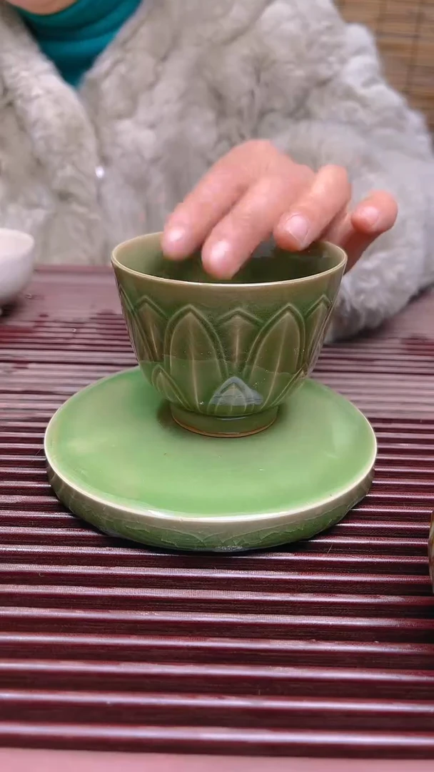 【闪购商品】瓷片原生态原矿葱绿莲花杯