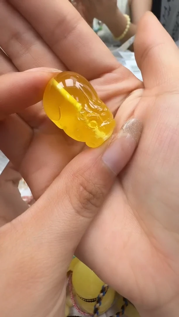 裸石琥珀未镶嵌如图