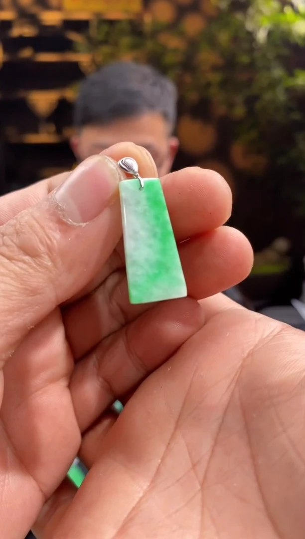 【闪购商品】翡翠吊坠(不含链)18K金镶嵌k0030-天然翡翠a货吊坠