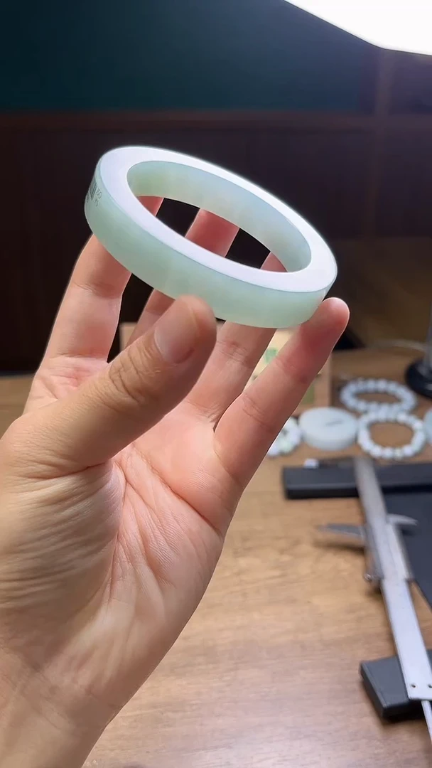 未镶嵌手镯定制翡翠西*西定制