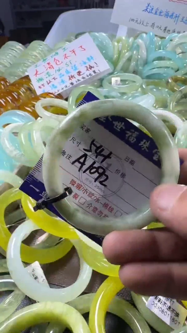 未镶嵌蛇纹石玉手镯1