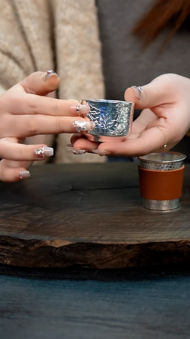 【闪购商品】手工锤纹银荷花杯