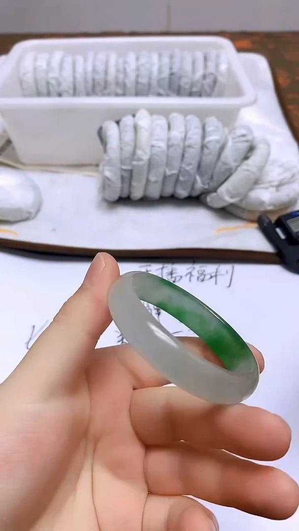 未镶嵌手镯翡翠038