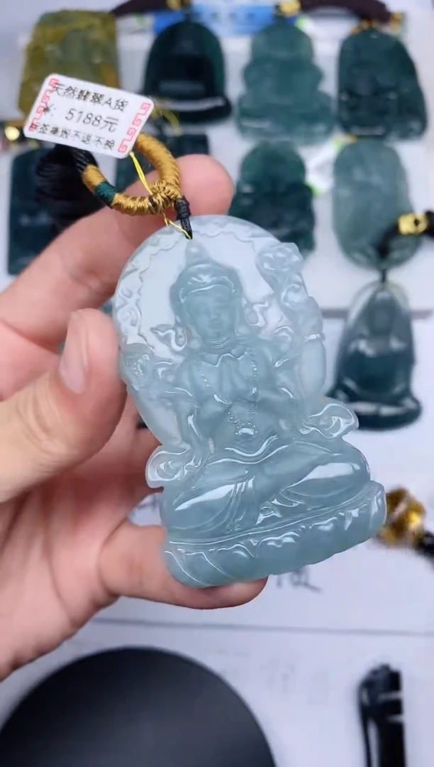 颈饰未镶嵌翡翠