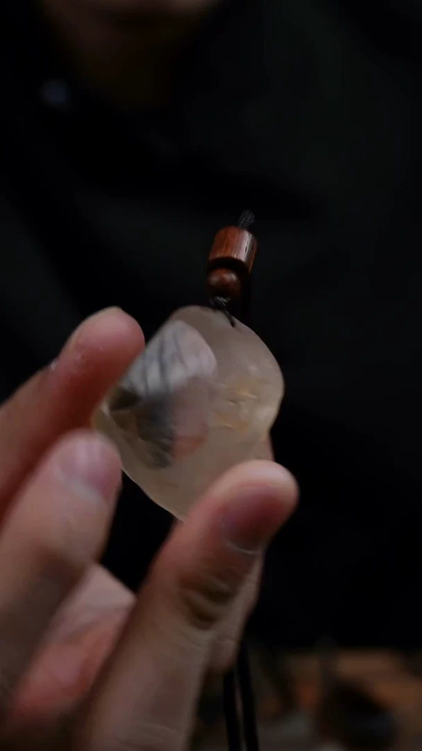 吊坠(赠链)未镶嵌水晶山****?水晶