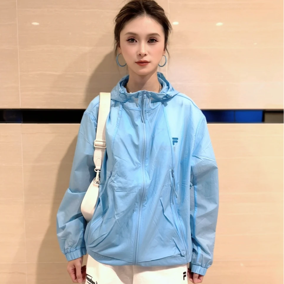 FUSION斐乐情侣梭织外套薄款透气2025夏季宽松防晒连帽上衣运动风