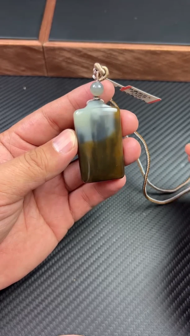 【闪购商品】和田玉吊坠(赠链)未镶嵌若羌微色差