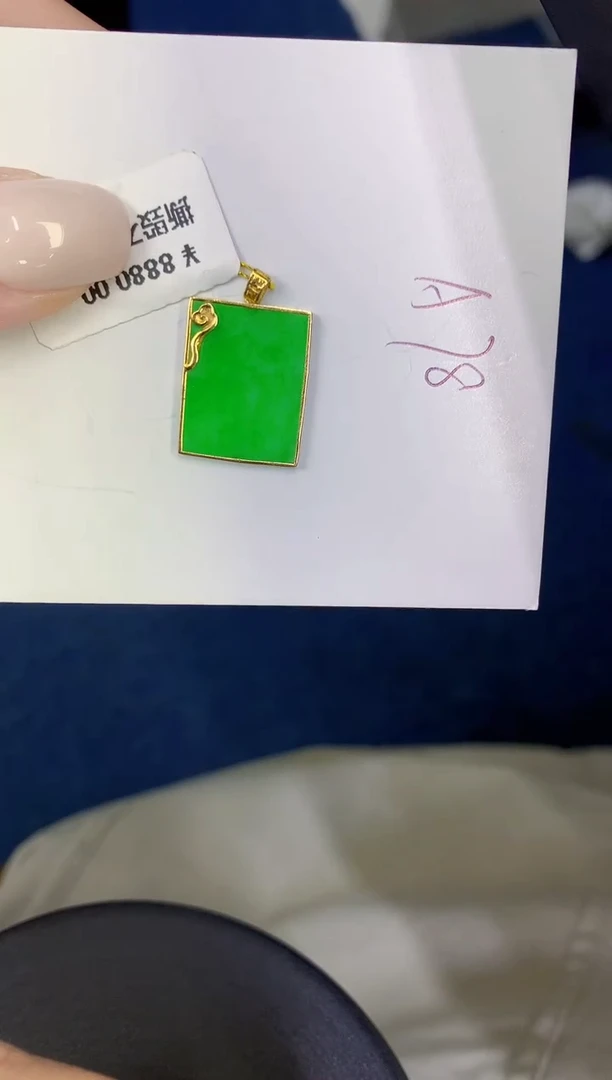 颈饰18K金镶嵌翡翠缅甸天然翡翠A货