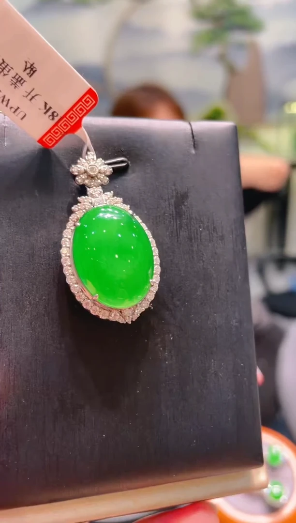 翡翠18K金镶嵌颈饰翡翠A73