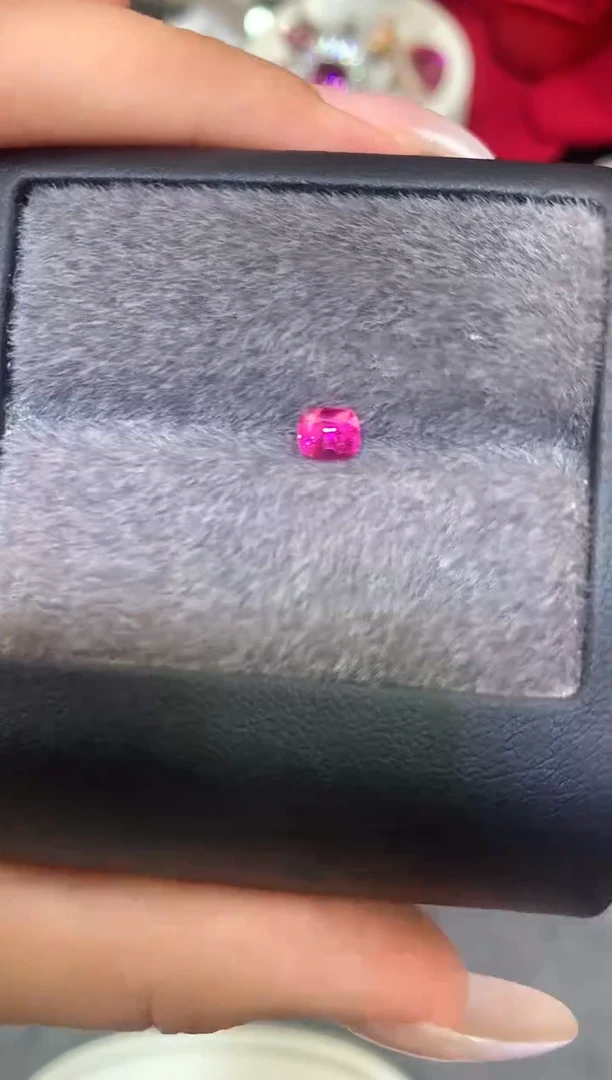 未镶嵌裸石定制尖晶石枕型 绝地武士 0.52ct