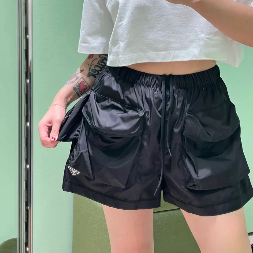 未使用 Prada/普拉达 黑色金属三角标大口袋短裤