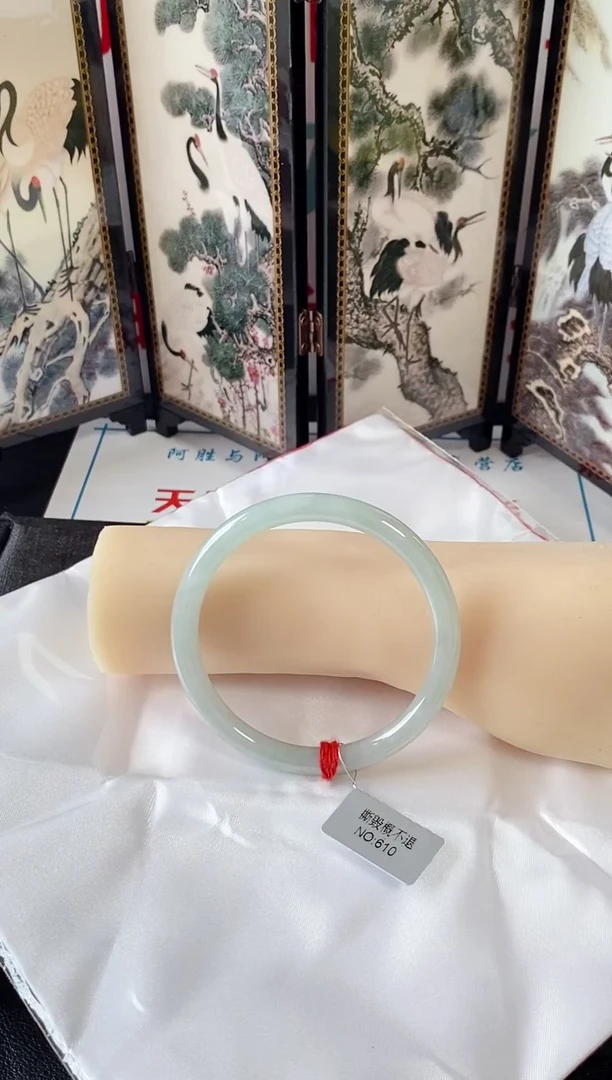 未镶嵌手镯翡翠手镯