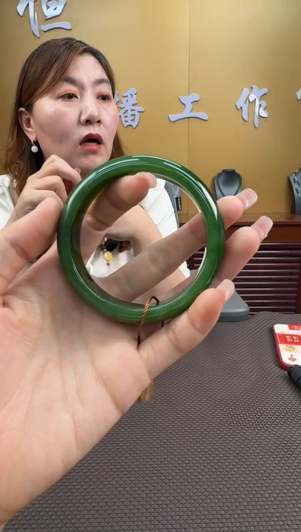 【闪购商品】和田玉手镯未镶嵌57