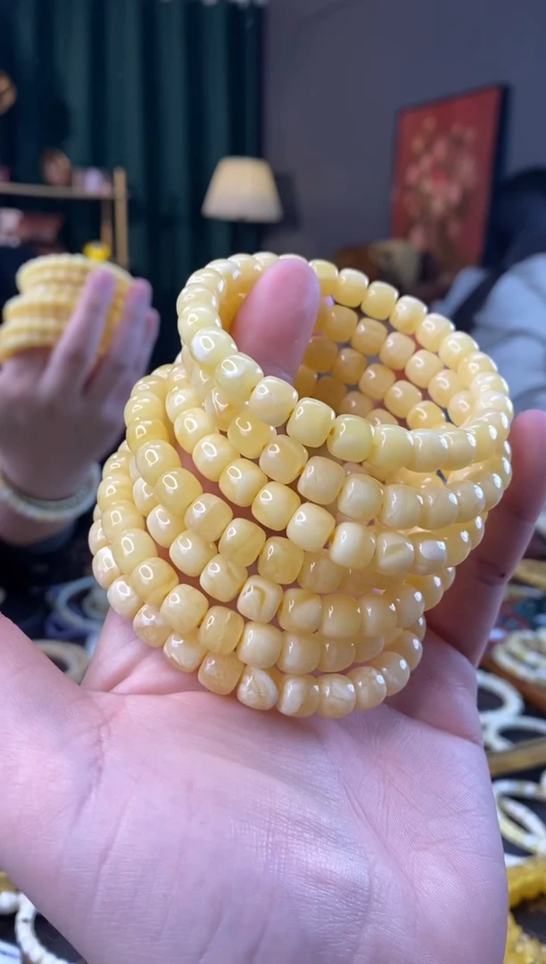 【闪购商品】蜜蜡手串未镶嵌8.2mm老型微瑕多样性发其一