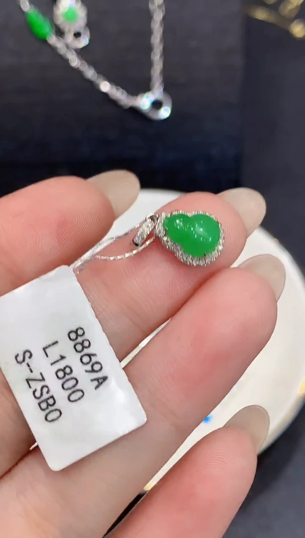 吊坠(不含链)18K金镶嵌翡翠L1800多样性发其一