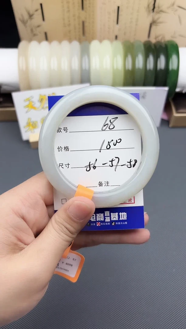 【闪购商品】和田玉手镯未镶嵌68