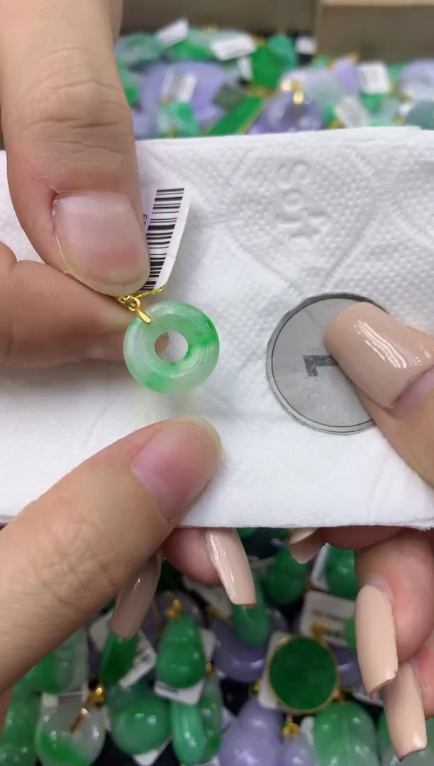 颈饰未镶嵌翡翠天然缅甸翡翠A货